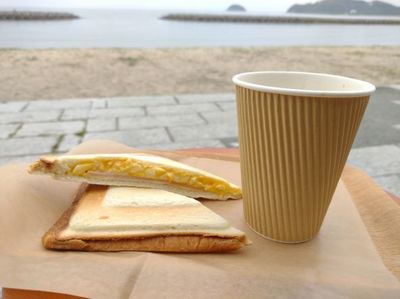 浜カフェ ホットサンド サムネ.jpg